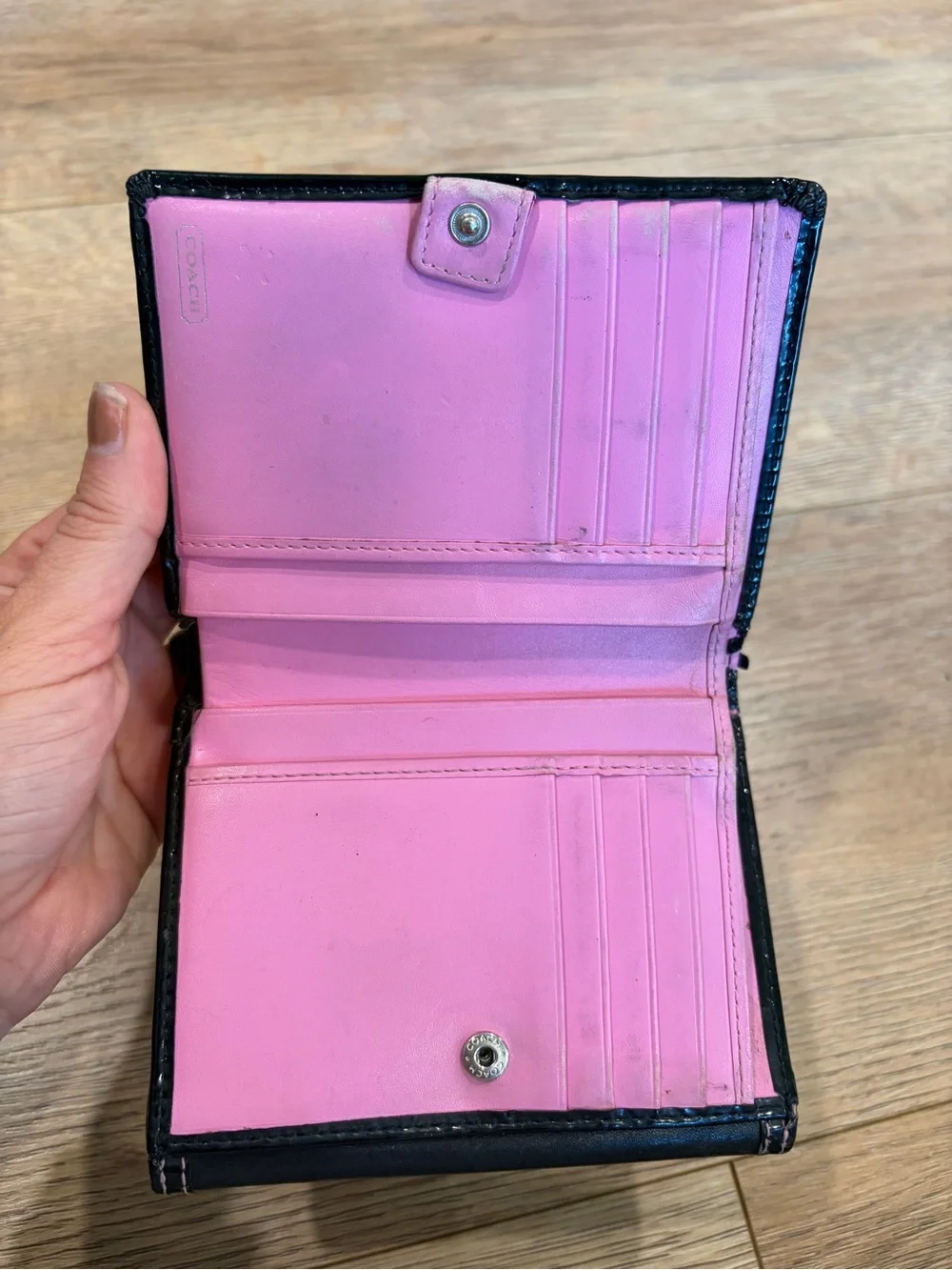 Coach Black Leather Trifold Wallet Pink Interior Snap Closure Y2K